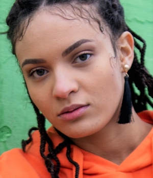 Enrika  Tara