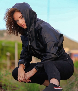 Enrika  Tara